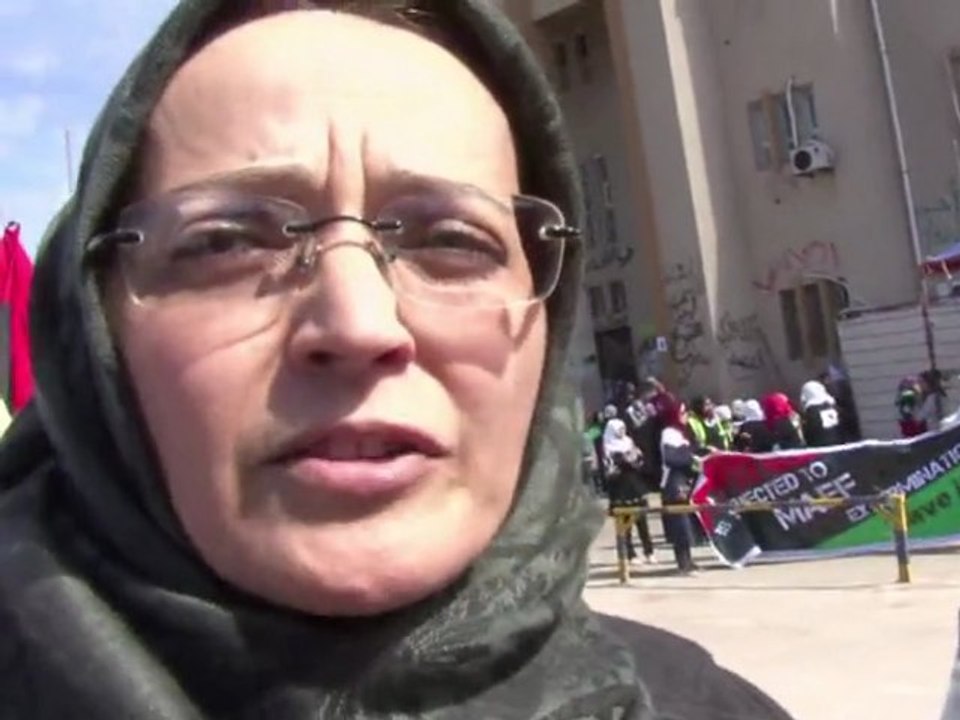 Libye: à Benghazi, les femmes manifestent contre Kadhafi