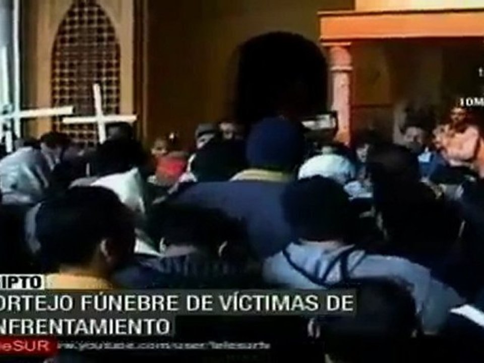 Multitud acompaña funerales de cristianos coptos en Egipto