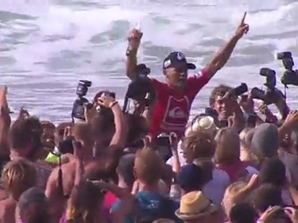 Quik Pro Gold Coast finals, Kelly does it again