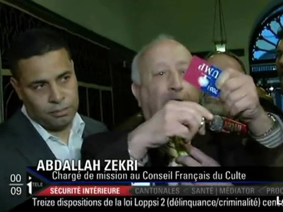 Un musulman déchire sa carte UMP