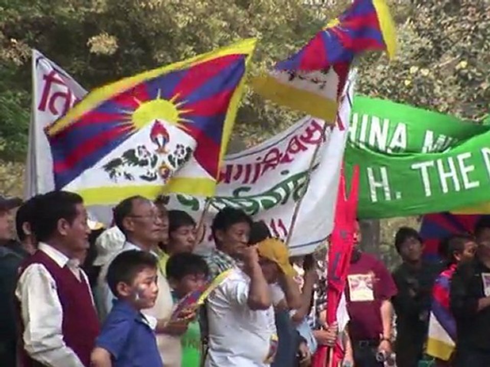 Rückzug auf Raten: Dalai Lama gibt politische Macht ab