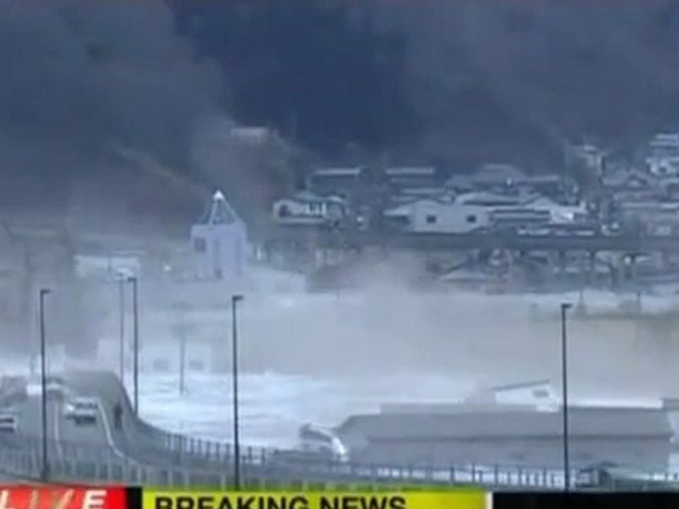 Le tsunami déferle sur le nord-est du Japon (2)