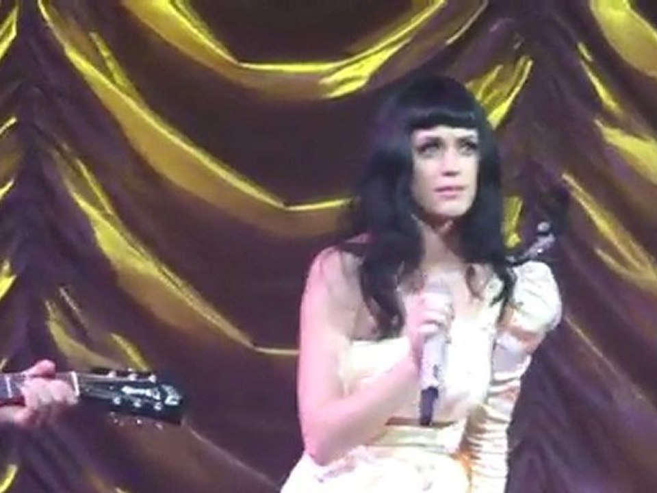 Katy Perry - Born This Way  - Live Paris Zenith