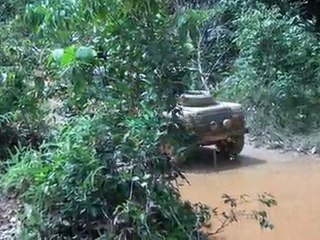 Camp Citron - La famille Richard passe un gué au retour