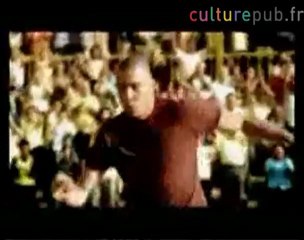 Bullfight: Ronaldo dribbles a bull / Brahma.