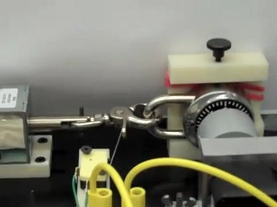 El robot que aprendrió a abrir candados
