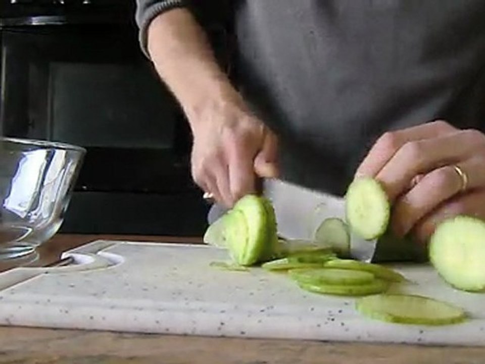 Emincer un concombre