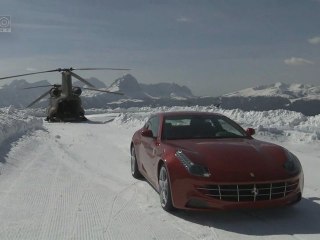 La Ferrari FF larguée d'un hélicoptère