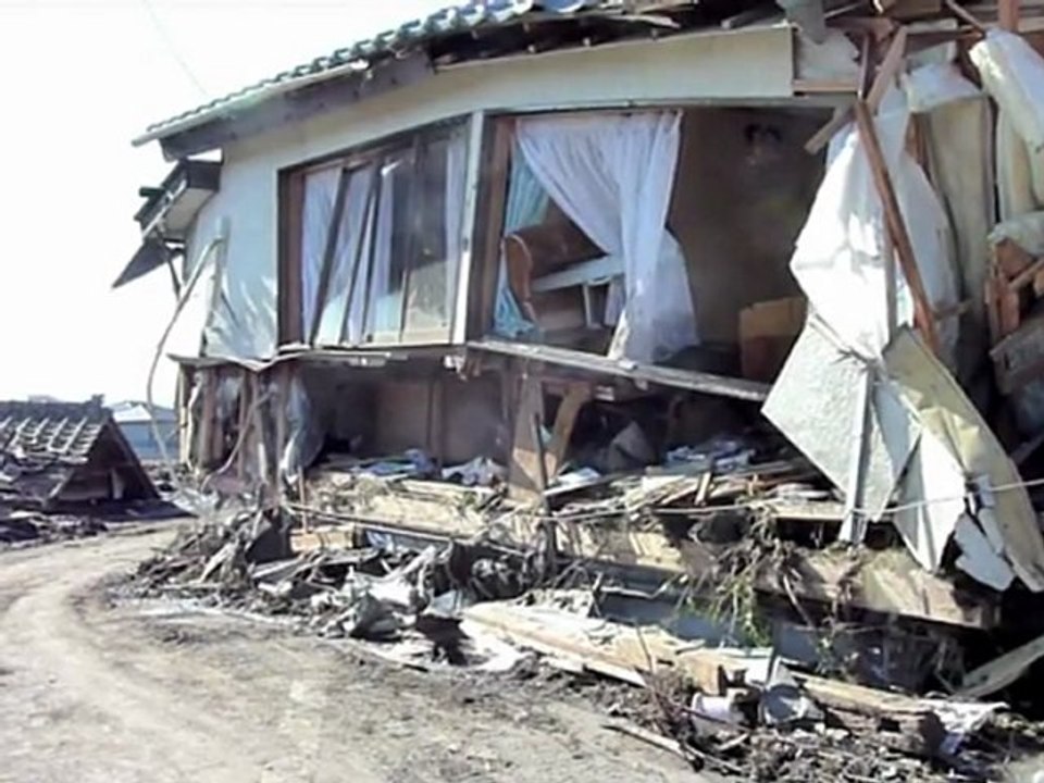 Japon/séisme : des villes entières dévastées dans le nord-est