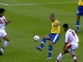Ronaldo tackled by Chiba ! Brazil - Morocco WC France 1998