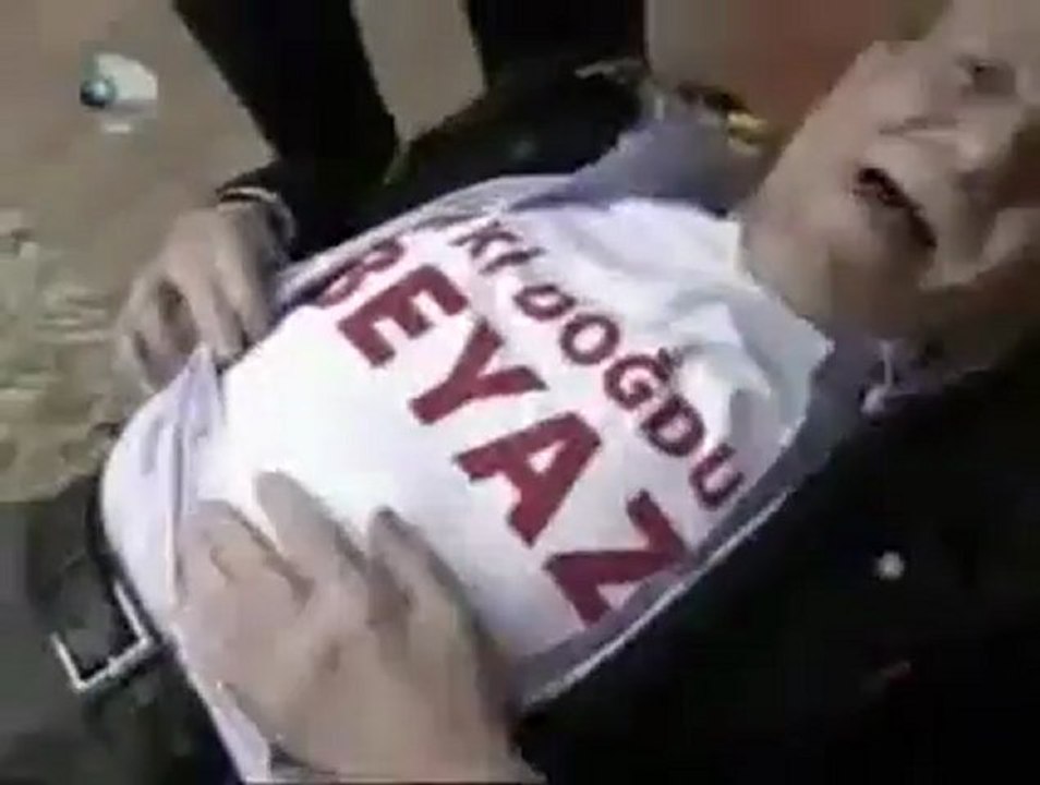 Aydemir Akbaş'tan Beyaz'a Doğum Günü Şakası :))