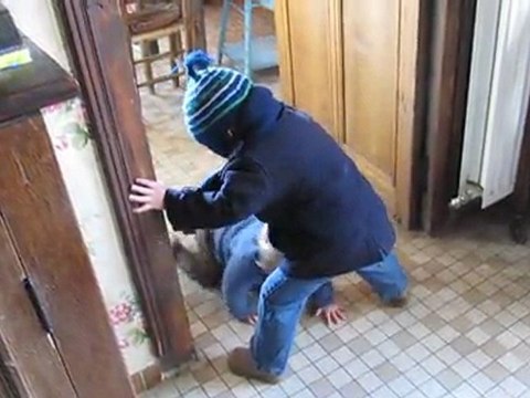 2011-05-10 Roxane passe sous le pont