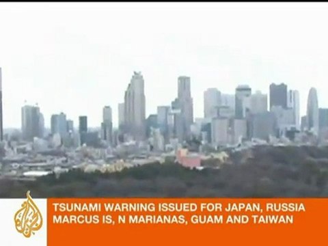 Japonia fala tsunami wdarła się do miasta i je pustoszy.