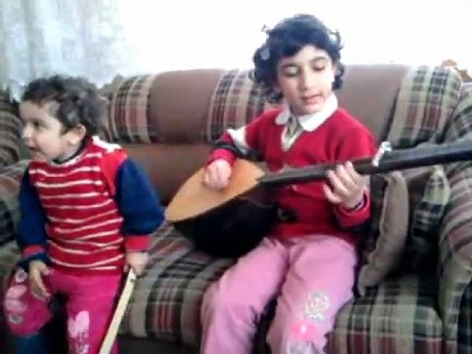 rüveyda bağlama çaldı