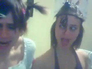 Secrétaires BCBG : Monica et Jeannine...