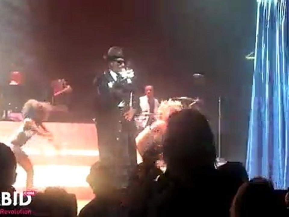 Snoop Dogg & Mike Epps "Drop it Like it's Hot" Live @ "Imagine That!", Gibson Amphitheatre, Los Angeles, CA, 11-03-2010 Pt.1