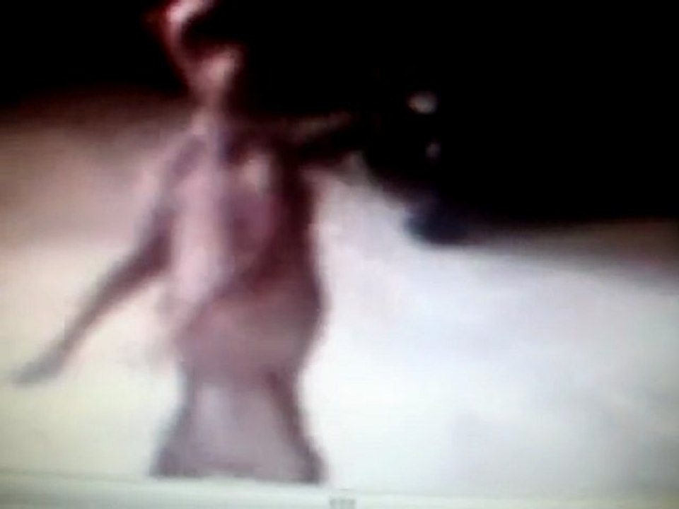 UN CHIEN KI DANSE LE KUDURO SUR  LA MUSIQUE BUZZ NIGHT KUDUR