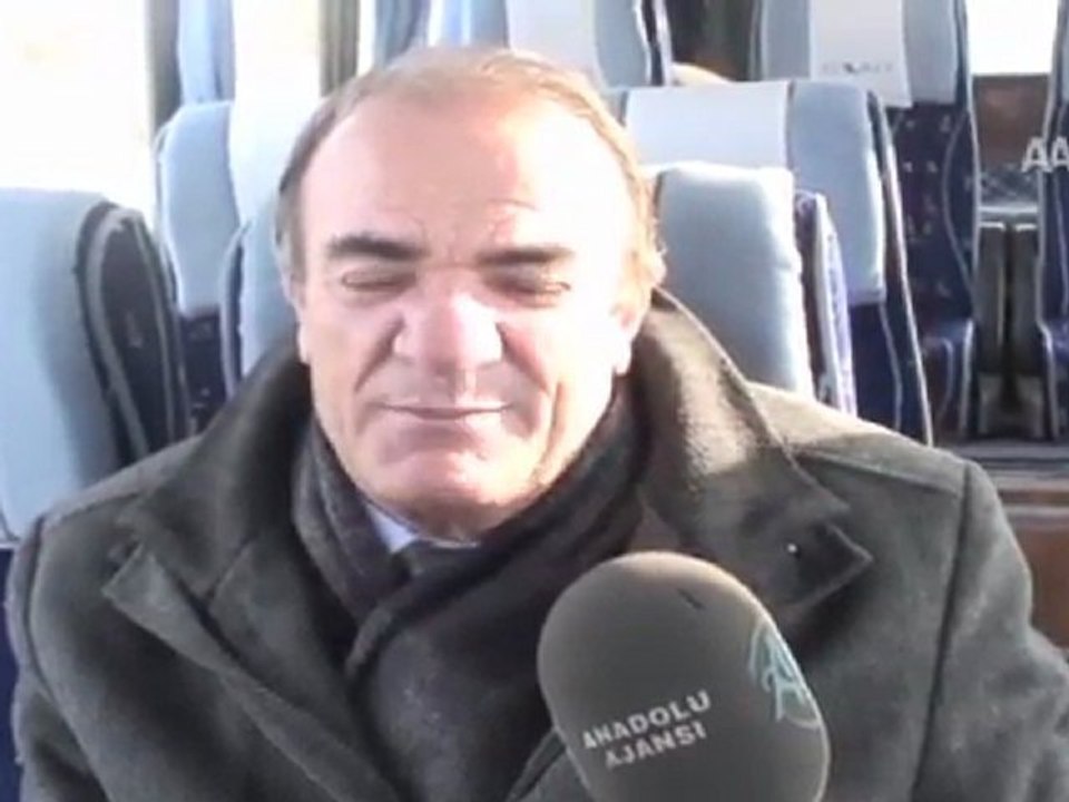 RAYLAR ÜZERİNDE GİDEN MAKAM ARACI