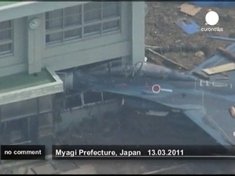Japon : nettoyage d'une base de l'armée de... - no comment