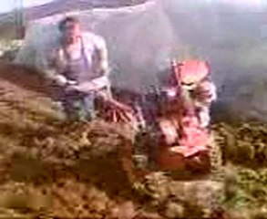 el yapımı bahçe ve sera traktörü bahçeyi sürerken