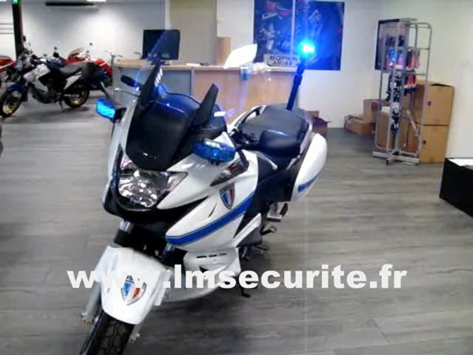 MOTO  POLICE  MUNICIPALE  SIGNALISATION  MERCURA  SIRAC