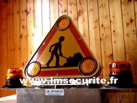 SIGNALISATION LUMINEUSE DE TOIT MERCURA TRILED GYROLED
