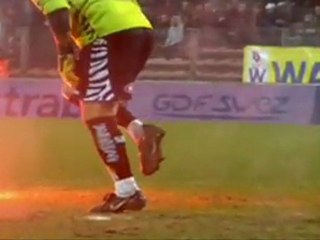 Tribünler karıştı, Sinan yatıştırdı