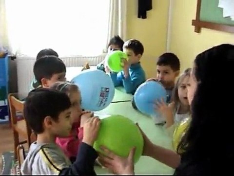 20110218 Acıbadem Uçan Balon Anaokulu Hava deneyi Balon