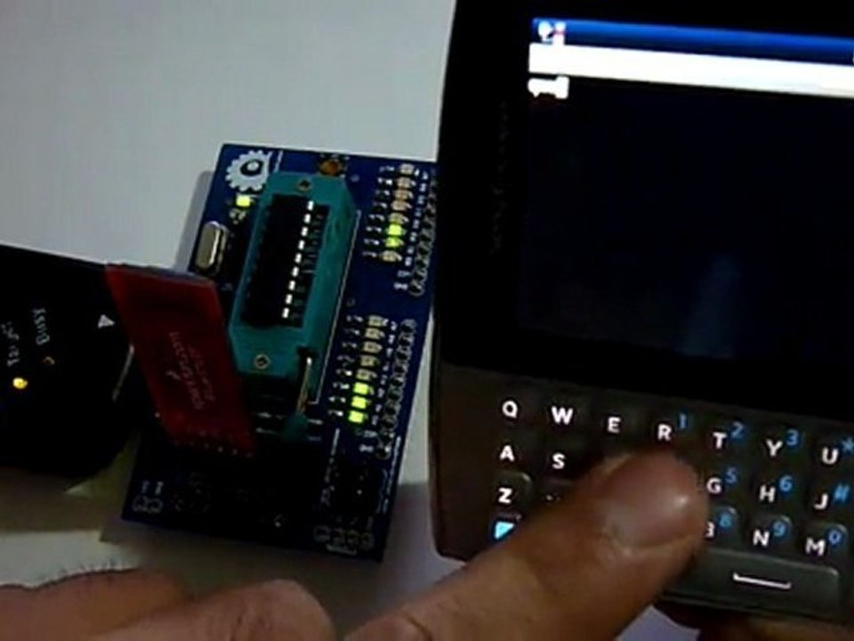 Conexión de PIC16F a teléfono celular por bluetooth