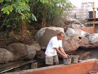 Décoration piscine : construction faux rocher decoratif