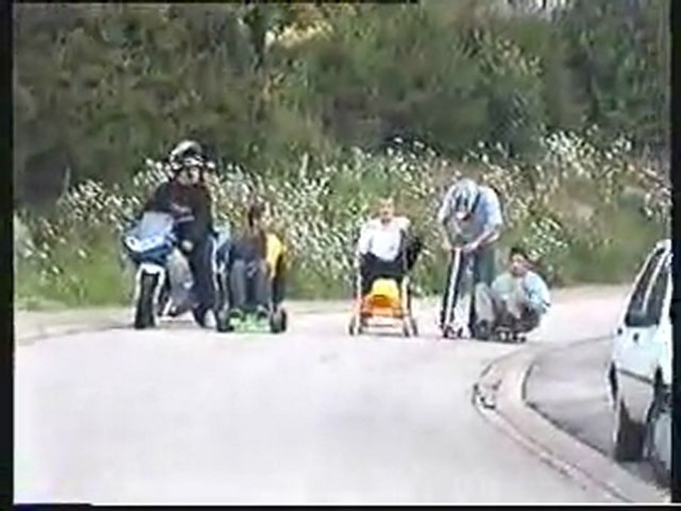 delire et chutes avec des roulettes !!! par Valerie Benaddou