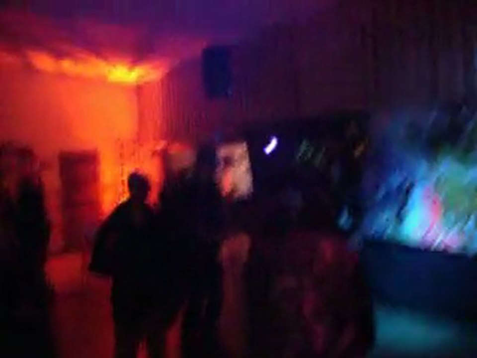 live de les grelons feat Mc maka au Dude 1er essai en soirée