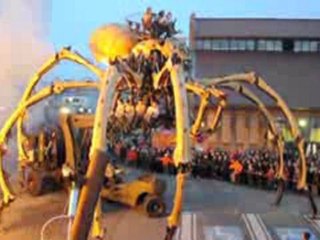 Le réveil de l'araignée (Le Machine) au Channel de Calais