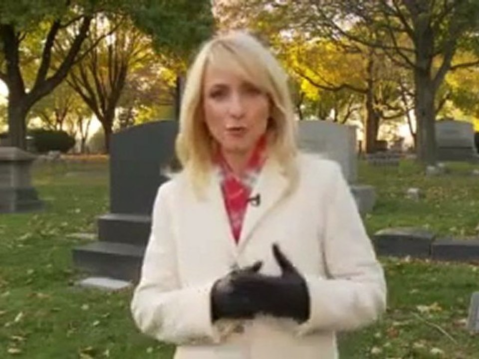 Fantôme d'un enfant dans un cimetière