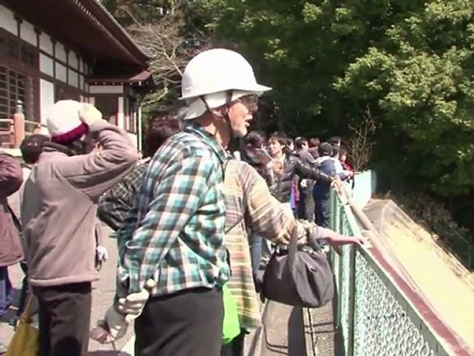 Japan quake survivors cling onto hope