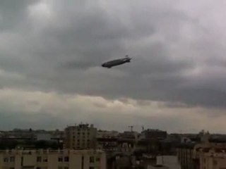 Un dirigeable à Paris