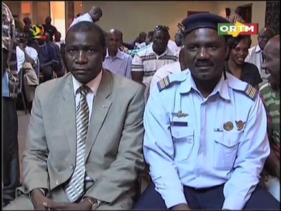 Signature contrat FMF-AIRNESS MARS 2011.