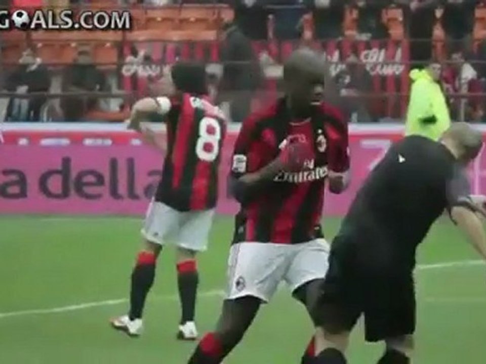 AC Milan v Bari - crazy pre match warm up