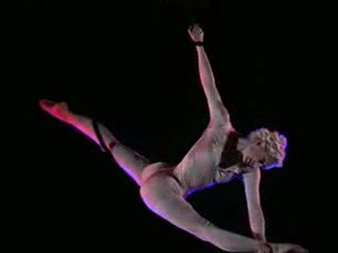 ELENA SERAFIMOVICH-ring-presents Art agency Valentino