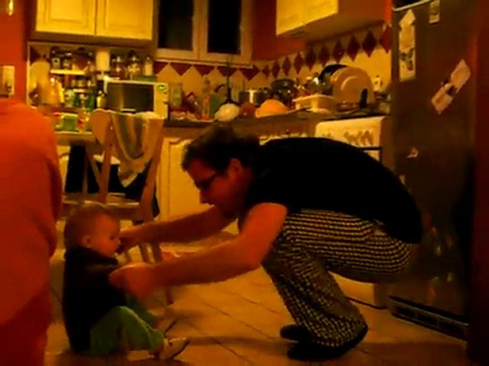 Choupette dans la capucine avec papa