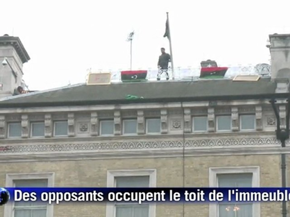Des opposants occupent le toit de l'ambassade de Libye à Londres