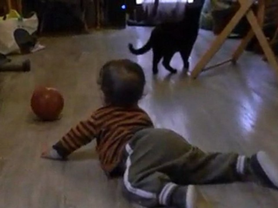 Je joue au ballon avec Kikou (16/03/11)