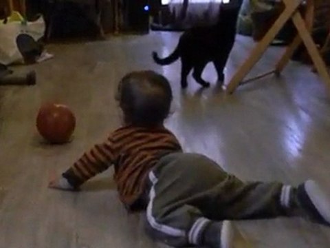 Je joue au ballon avec Kikou (16/03/11)