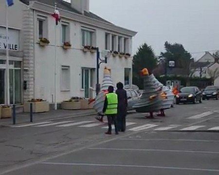 Poules devant mairie