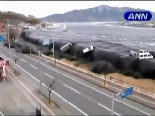 japon première grosse vague du tsunami