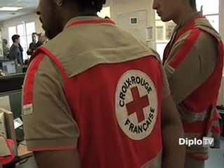 Alain Juppé au Centre de Crise (16.03.11)