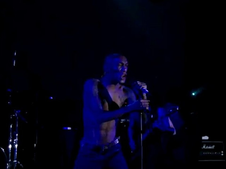 Tricky - Gangster Chronicle (London Posse cover). live @ Gagarin, Athens 2011