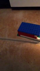 Petard dans une boite de lego