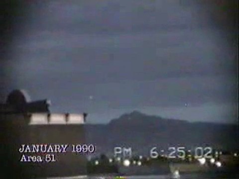 OVNIs Sobrevolando El Area 51 (UFOs Overflying Area 51)