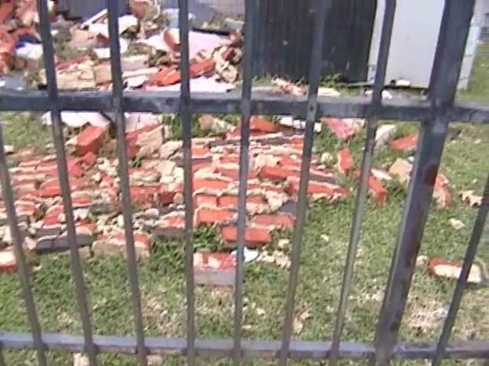Houston Home Inspector: Wall Ties-Brick Wall Fallen Off Structure